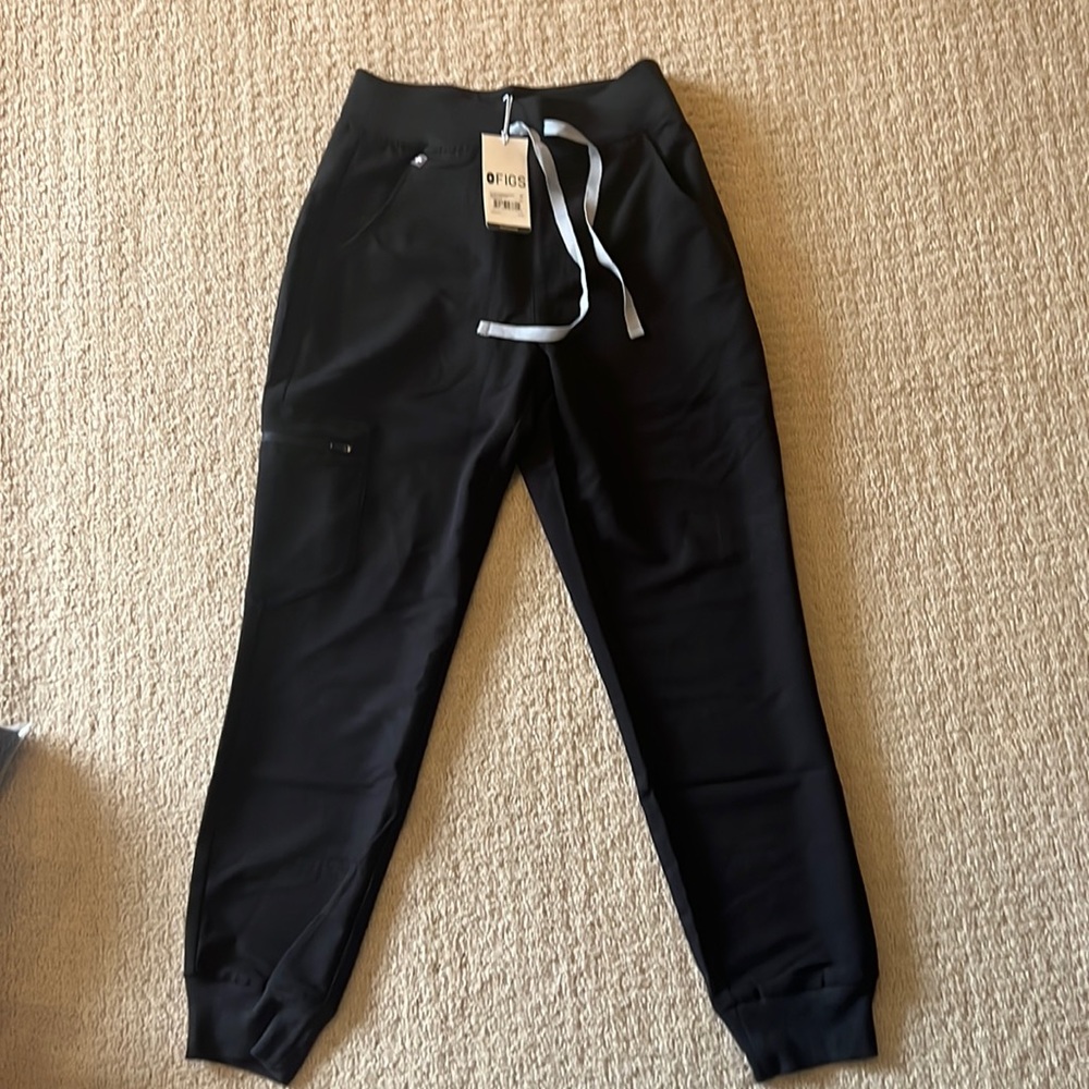 FIGS Highwaisted Zamora Petite Jogger Scrub bottoms